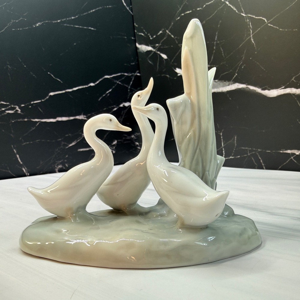 Lladro NAO Porcelain Duck Figurine Trio 15023 Glossy White Geese Reeds